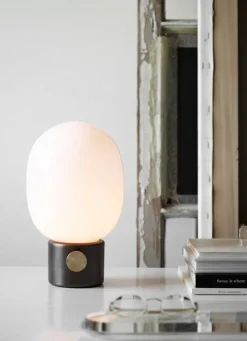 Audo Copenhagen JWDA bordslampa, bronserad mässing