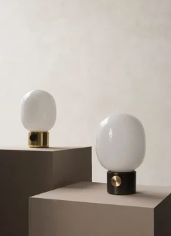 Audo Copenhagen JWDA bordslampa, bronserad mässing