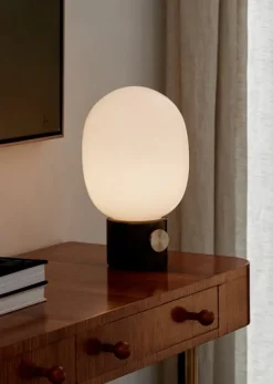 Audo Copenhagen JWDA bordslampa, bronserad mässing