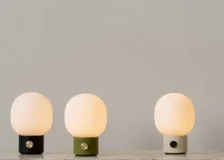 Audo Copenhagen JWDA bärbar bordslampa, alabaster vit