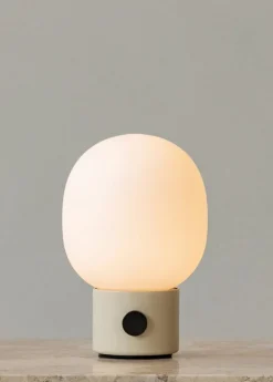 Audo Copenhagen JWDA bärbar bordslampa, alabaster vit
