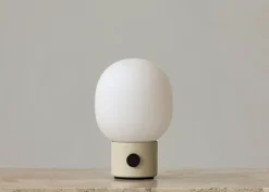 Audo Copenhagen JWDA bärbar bordslampa, alabaster vit
