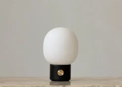 Audo Copenhagen JWDA bärbar bordslampa, svart