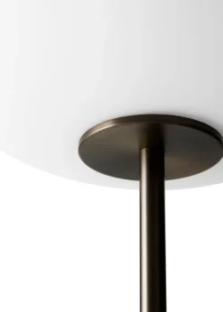 Audo Copenhagen JWDA golvlampa, vit marmor - bronserad mässing