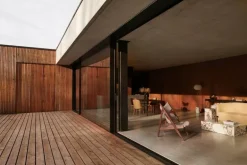 Audo Copenhagen JWDA golvlampa, vit marmor - bronserad mässing