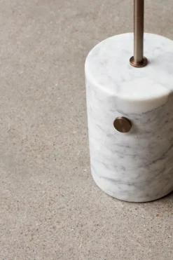 Audo Copenhagen JWDA golvlampa, vit marmor - bronserad mässing