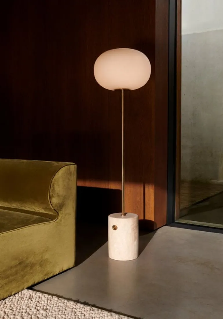 Audo Copenhagen JWDA golvlampa, travertin - borstad mässing