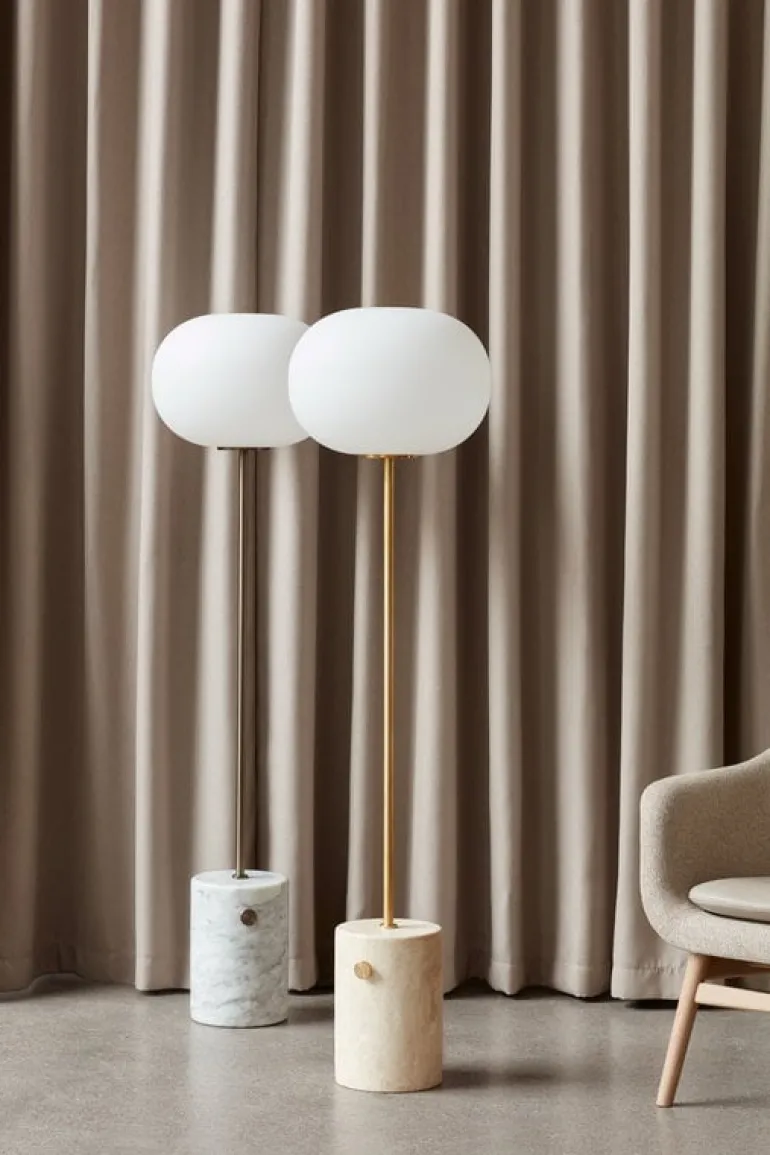 Audo Copenhagen JWDA golvlampa, travertin - borstad mässing