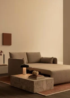 Audo Copenhagen Omvänd bordslampa, svart - carrara marmor