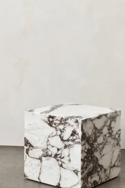 Audo Copenhagen Plinth bord, kub, Calacatta Viola-marmor