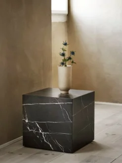 Audo Copenhagen Plinth bord, kub, svart Marquina-marmor