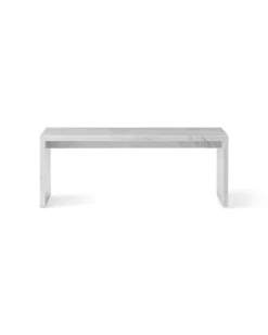 Audo Copenhagen Plinth Bridge bord, vit Carrara-marmor