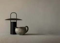 Audo Copenhagen Ray bärbar bordslampa, svart