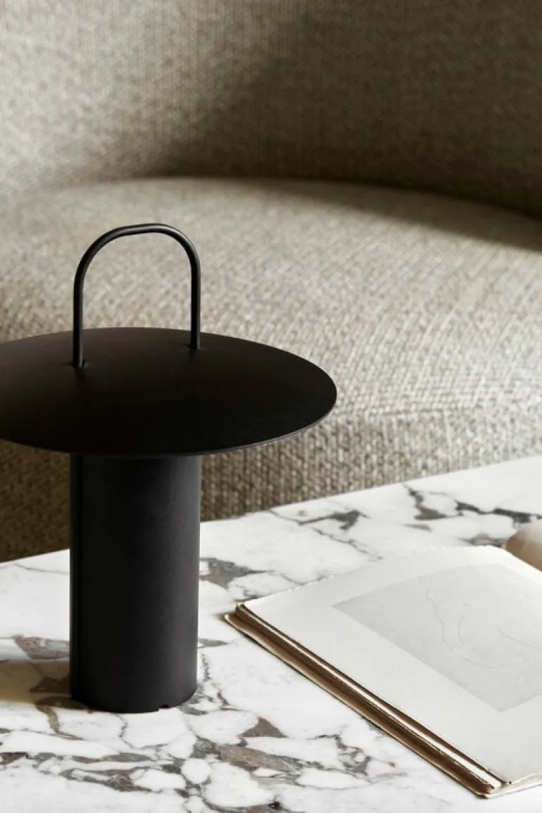 Audo Copenhagen Ray bärbar bordslampa, svart