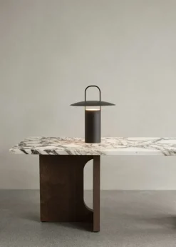 Audo Copenhagen Ray bärbar bordslampa, svart