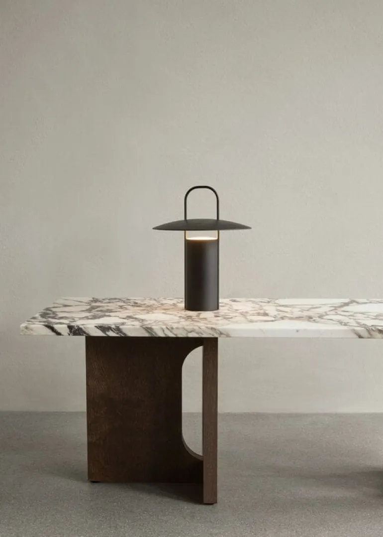 Audo Copenhagen Ray bärbar bordslampa, svart