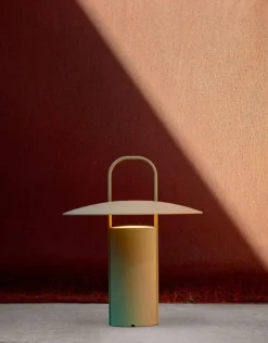 Audo Copenhagen Ray bärbar bordslampa, dammig grön