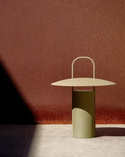 Audo Copenhagen Ray bärbar bordslampa, dammig grön