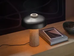 Audo Copenhagen Reverse bordslampa, bronserad mässing - travertin