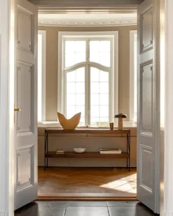 Audo Copenhagen Reverse bordslampa, bronserad mässing - travertin