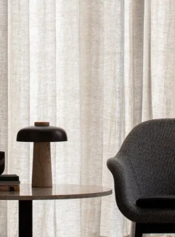 Audo Copenhagen Reverse bordslampa, bronserad mässing - travertin