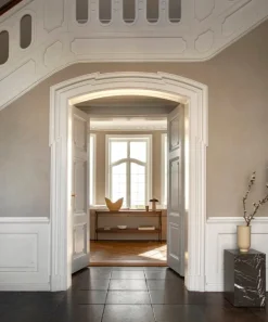 Audo Copenhagen Reverse bordslampa, bronserad mässing - travertin