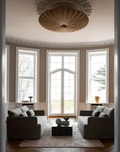 Audo Copenhagen Reverse bordslampa, bronserad mässing - travertin