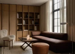 Audo Copenhagen The Tired Man fåtölj, Moonlight fårfäll