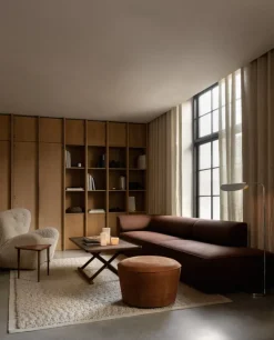 Audo Copenhagen The Tired Man fåtölj, Moonlight fårfäll