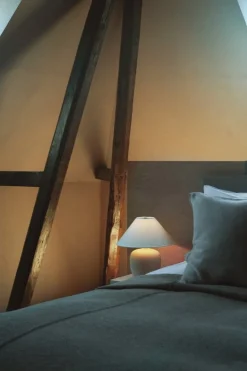 Audo Copenhagen Torso bordslampa, 37 cm, sand - off-white