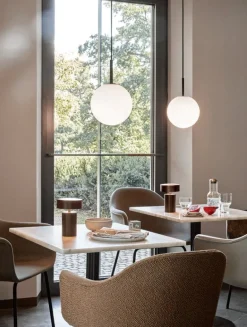 Audo Copenhagen TR Bulb pendellampa, svart - matt opal