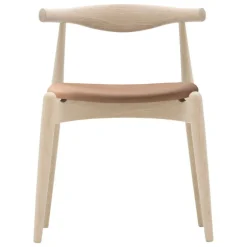 Carl Hansen & Søn CH20 Elbow stol, tvålbehandlad bok - ljusbrunt läder Thor 325