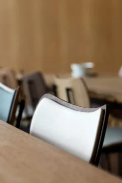 Carl Hansen & Søn VLA26P Vega stol, svart - lackerad ek - Mood 04102