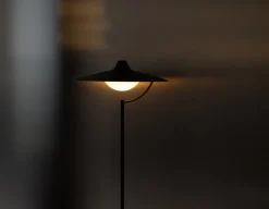 DCWéditions Biny golvlampa, svart