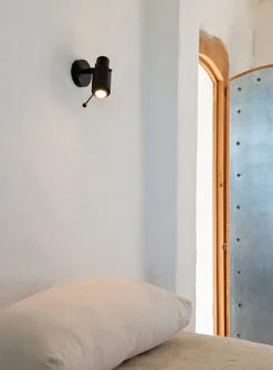 DCWéditions Biny Spot vägglampa med spak och knapp, svart