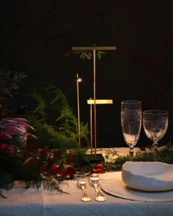 DCWéditions Knokke sladdlös bordslampa, borstad mässing