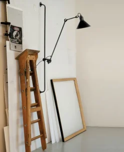 DCWéditions Lampe Gras 214 vägglampa, konisk skärm, svart - koppar på insida