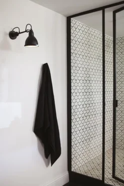 DCWéditions Lampe Gras 304 vägglampa för badrum, rund skärm, svart