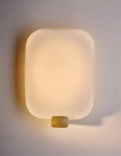 DCWéditions Light Me Tender Vertical vägglampa, mässing