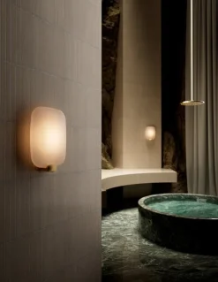 DCWéditions Light Me Tender Vertical vägglampa, mässing