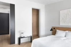 DCWéditions Mantis BS5 vägglampa med knapp, svart