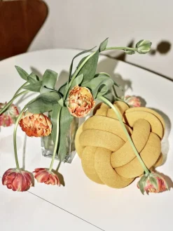 Design House Stockholm Knot kudde, gul