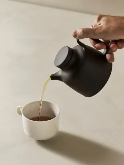 Design House Stockholm Sand Secrets tekanna, svart