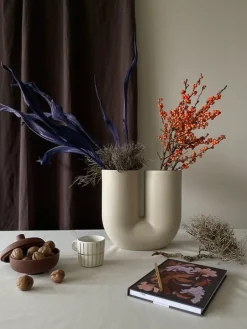 Design House Stockholm Sand Secrets skål med lock, medium, röd