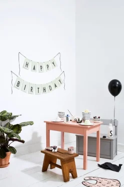 Design Letters Arne Jacobsen dricksflaska, A–Z