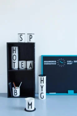 Design Letters Arne Jacobsen porslinsmugg, vit, A-Z
