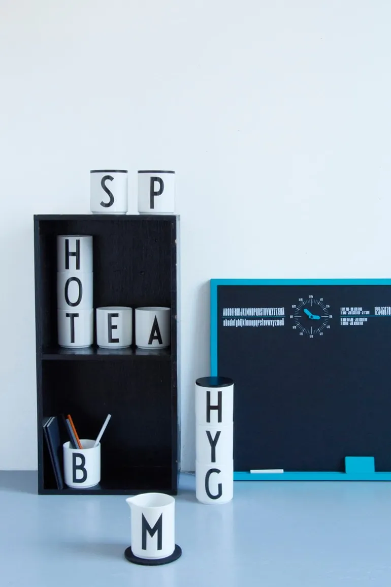 Design Letters Arne Jacobsen porslinsmugg, vit, A-Z