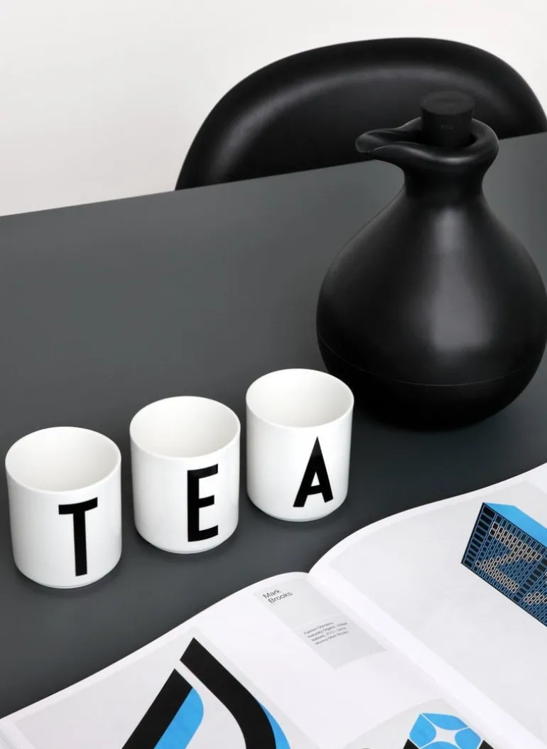 Design Letters Arne Jacobsen porslinsmugg, vit, A-Z