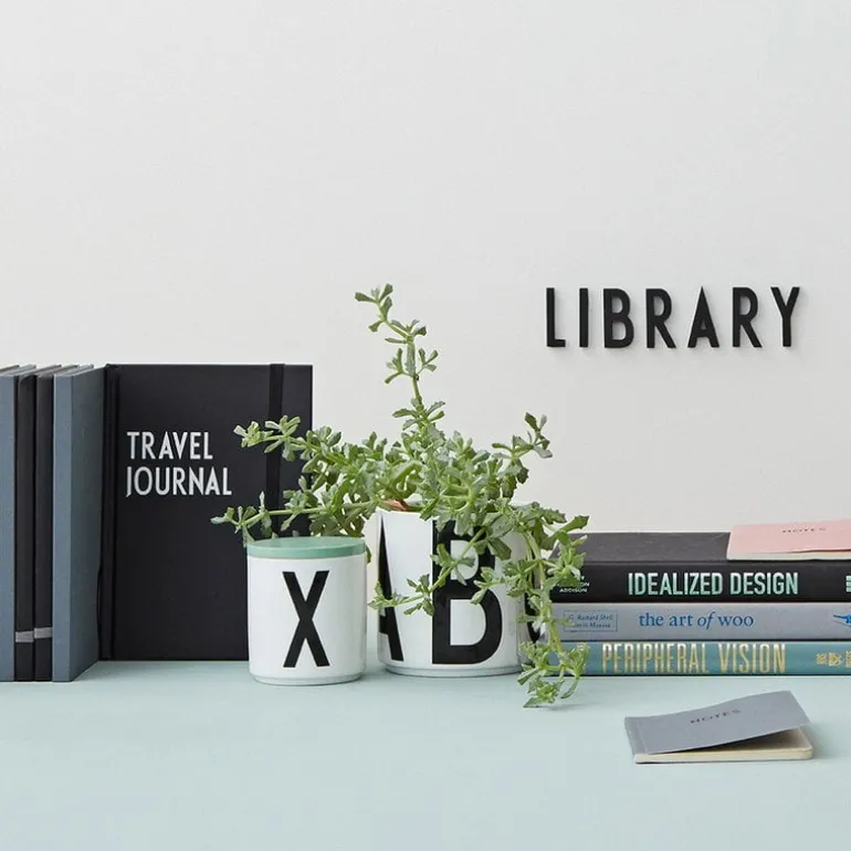 Design Letters Arne Jacobsen porslinsmugg, vit, A-Z