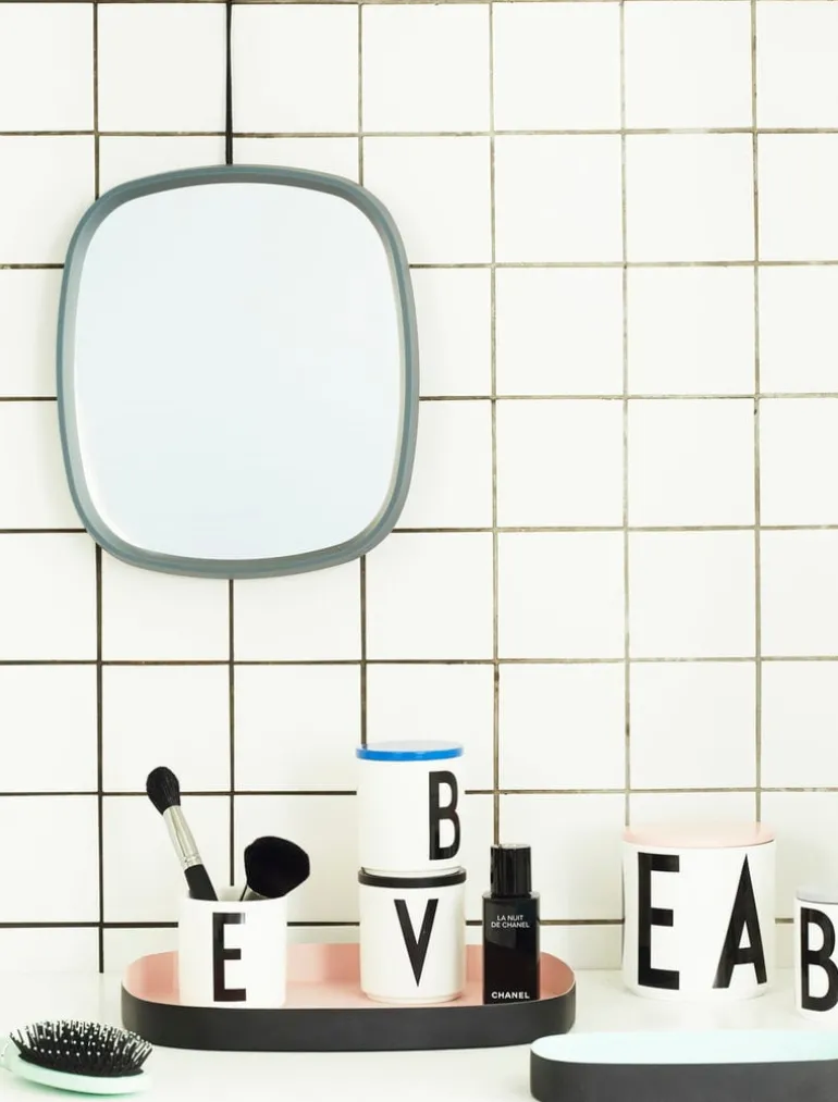 Design Letters Arne Jacobsen porslinsmugg, vit, A-Z